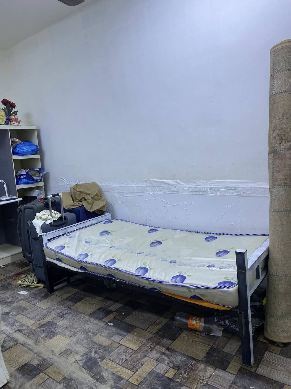 للبيع
كنتور
شاشة ٣٢
سرير
مكتبة

***********
