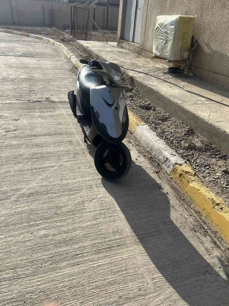 سلام عليكم دراجه ماكس عدله نضيفه وكلشي شغال بيه 
شاير اليت سالف هندر ملشي شغال بيه نكرت سالف شرط 
وهاذ صوت بيه من كزوز رادله تبديل بس دراجه نضيفه تخبل شلعه كلشي بيه حلو دراجه بوشته 65 وكله جديد بيه 
ريده 550بيه مجال بسيط 
موقعي بصره حيانيه 

***********
