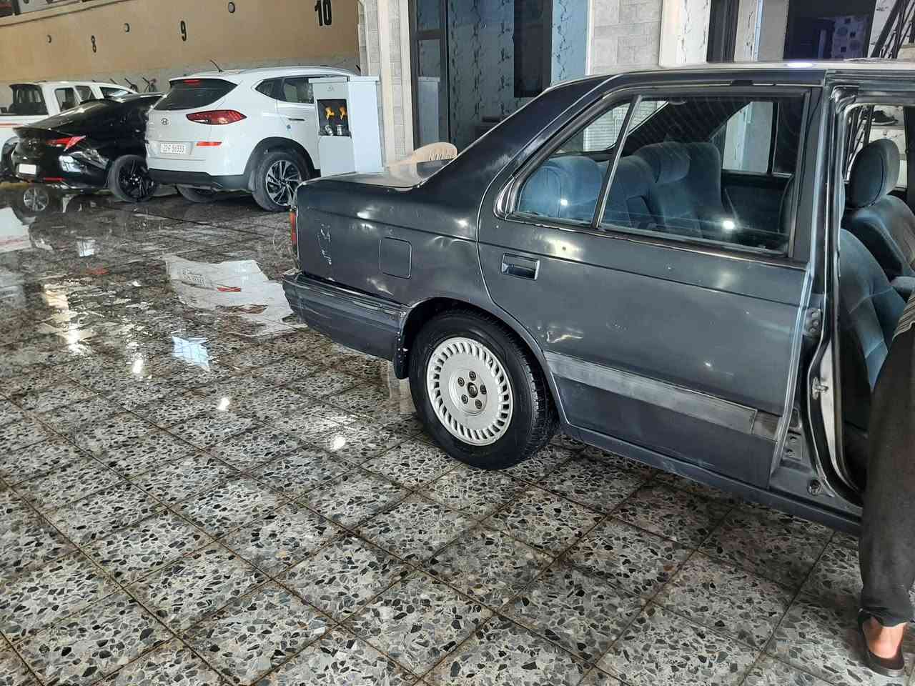 السلام عليكم مازدا 929 فول اوتوماتيك السياره بلاديه وعلى وضع الشركه مكينه 4 سياره قدام العين رقم دولي السعر 22وبيها مجال قليل  *********** //***********
