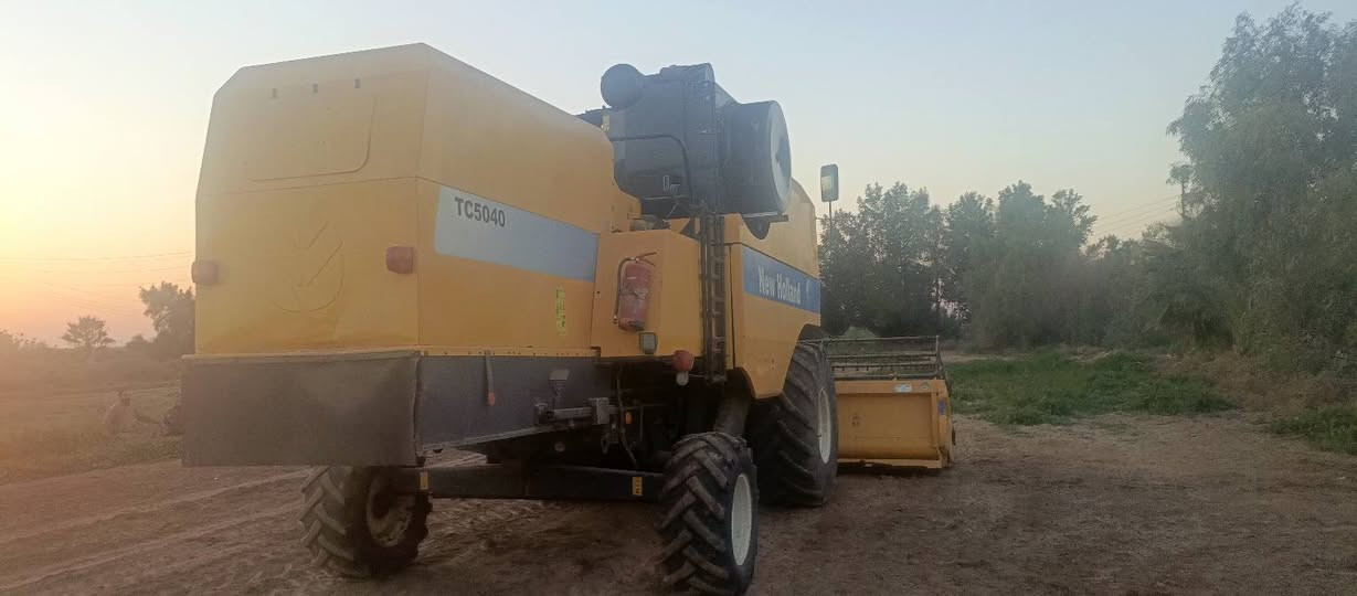 حاصده جديده للبيع موديل 16 مكلف بل نشر الاتصال عله رقم التالي ‏‪***********‬‏
