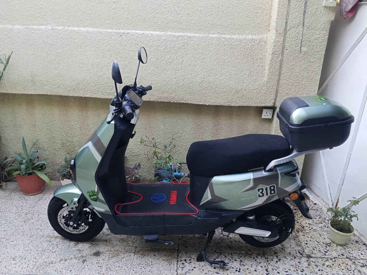 السلام عليكم دراجه شحن للبيع 318 6 بطاريات الشحنه الوحده تمشيك 45 كيلو السرعه الحقيقه 60 السعر 600 الف دبل سويج و دبل بصمه الماطور نضيف حيل


**إذا كنت صاحب هذا الإعلان وتريد حذفه لأي سبب، رجاءا أرسل رسالة إلى الدعم الفني**