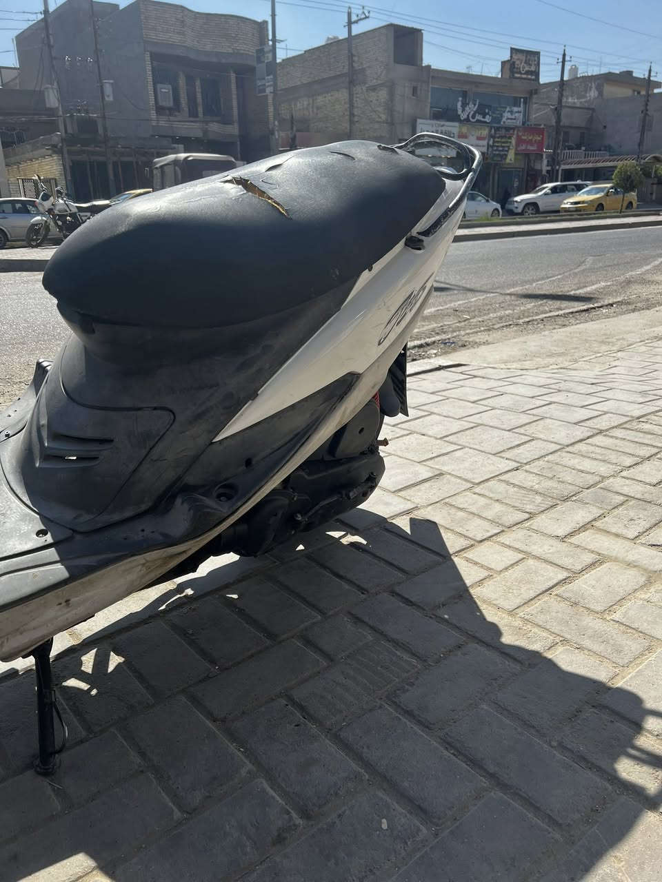 السلام عليكم ماكس منغولي مكفوله كفاله عامه مكينه خرسه نكره سلف دهن كله امزويل  كهربائية كله شغاله مال جناي ويمكم الحساب كفرات كله مختمه أوراق كامله 
سعر 550وبيه مجال للطيبين الدراجه متفشل ولو عندي مكان مابيعه بس الله شاهد طرمتنه متكفي دراجه 
عنوان بغداد الشعب شارع عدن 
اتصال فقط ***********
