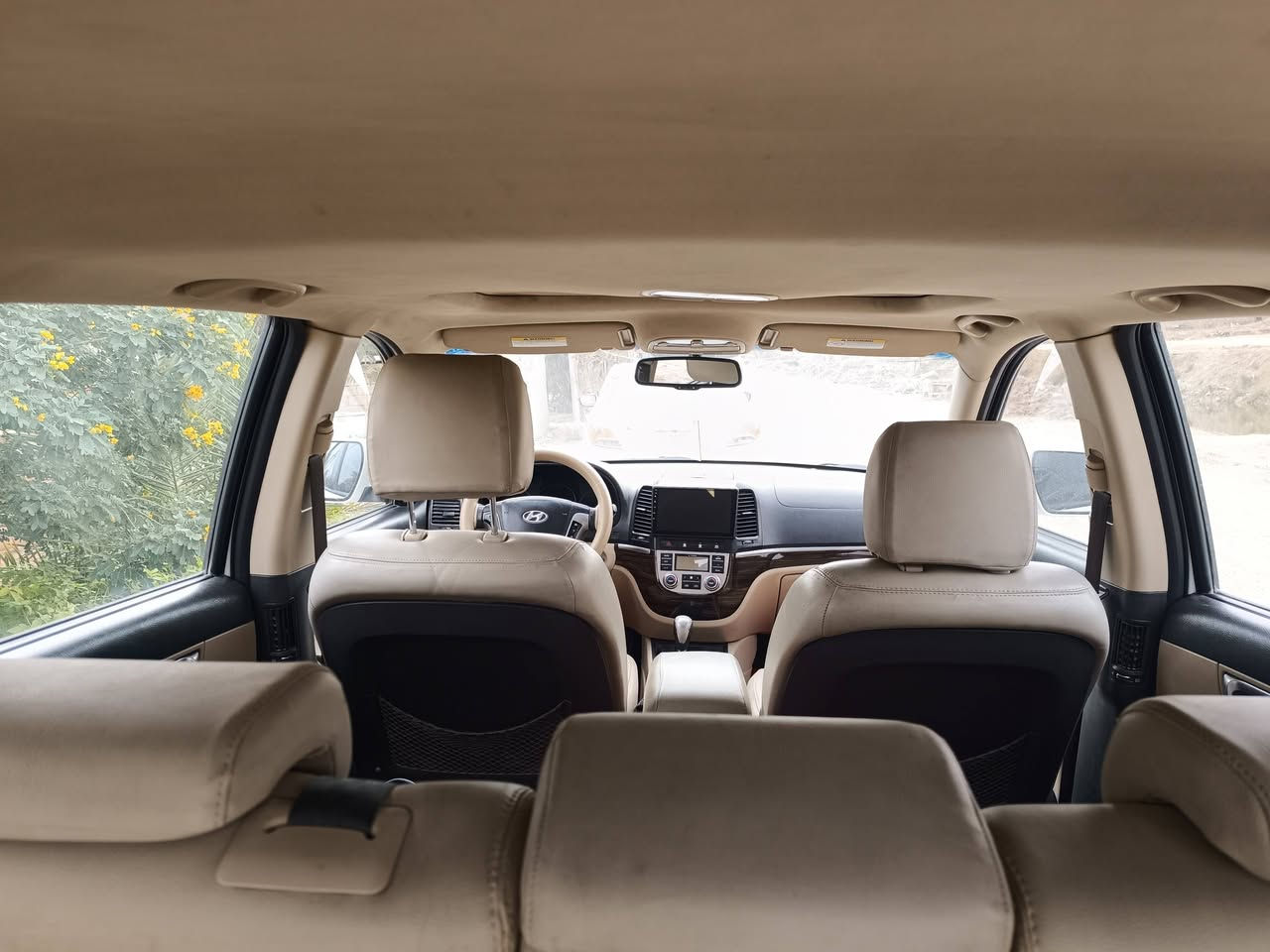 سنتافي 2012 فول مواصفات خليجي
محرك سته سلندر فور ويل 4×4 بصمه
فتحة سقف 
شاشه كبيره حساس كامره 
مري شفط إشارة بالمري 
كشن سائق كهرباء كشنات جلد 
7 راكب 3 قطع تبريد 
محرك و گير بحالة الوكاله 
ماشية 136 حقيقي 
 بارد باب الامامي الأيمن شبر فقط و 
استبدال قبق جنطه بدون حادث 
 الرقم انكليزي بابل باسمي 

السعر 165$
***********
