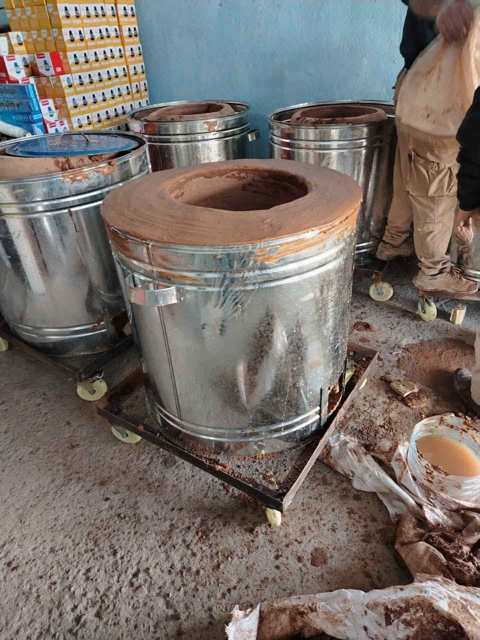 لكثرت الطلب على تنور الطين المتحرك وصلتنه وجبه منه حسب الطلب تنور طين متحرك يشتغل على الغاز وعلى الحطب للبيع جمله ومفرد الموقع طويريج مقابل دائرة الجنسيه والجوازات للتواصل ***********
                                               ***********
