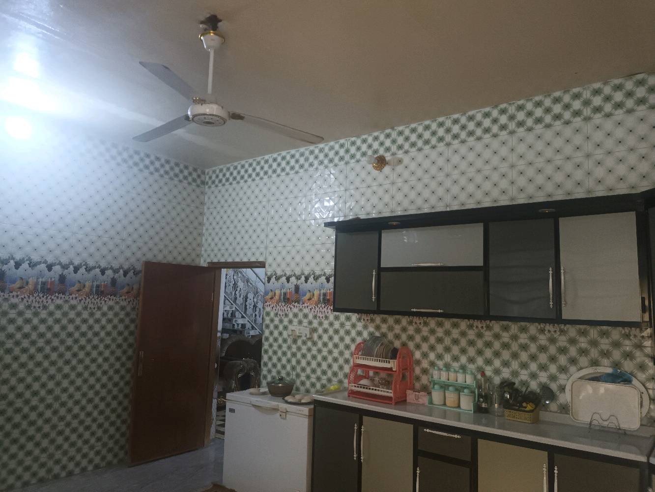 بيت للبيع مساحة 200متر حي عبجية قرب اعدادية النباهة للبنين  
بناء كامل كلة طابوك والسقف عكادة غرفتين ومطبخ وصالة واستقبال وصحيات 
