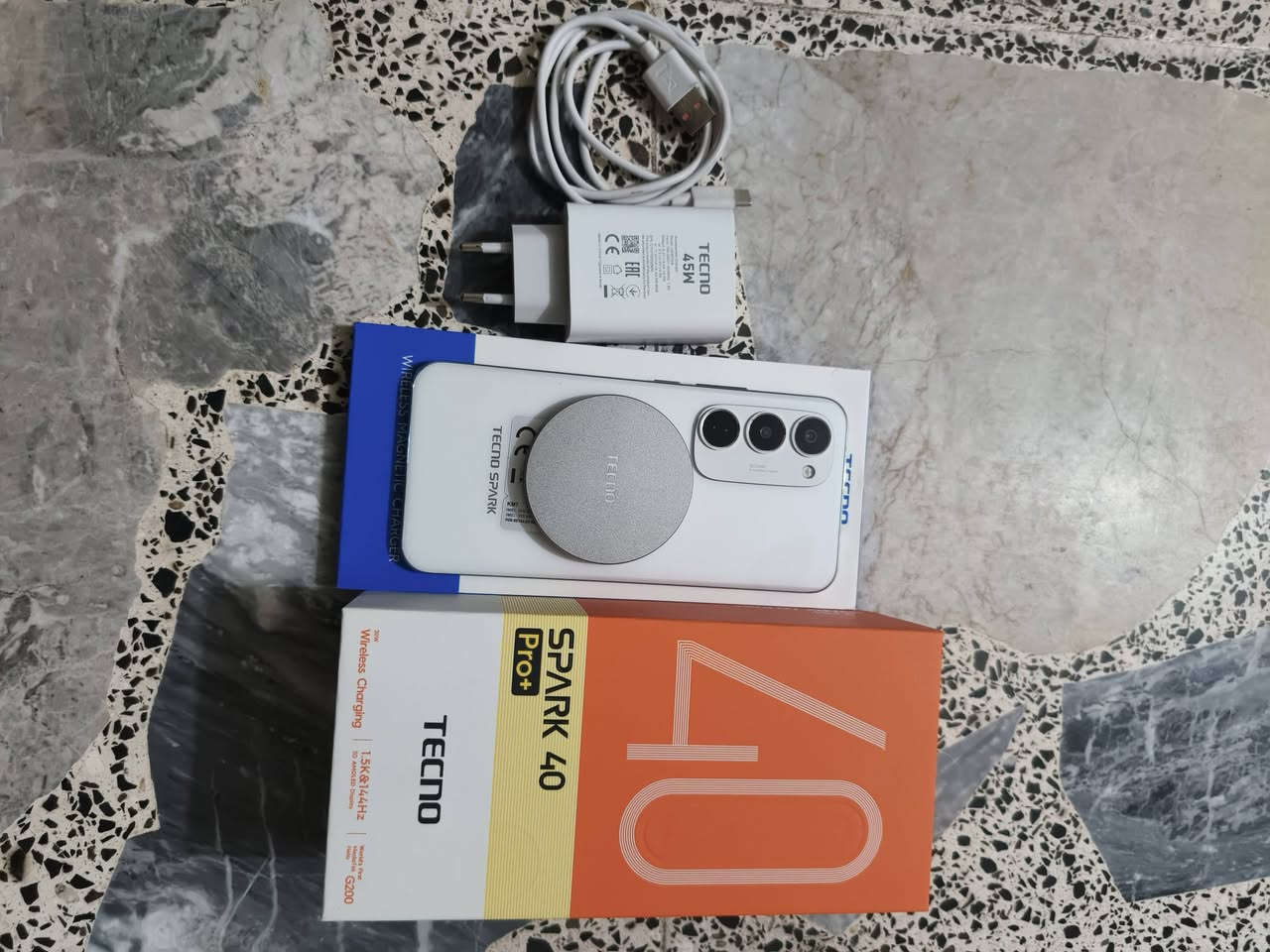 تكنو سبارك 40 برو بلص
شحن سريع 45 واط 
ذاكرة 256
 ملحقات كاملة 
مستخدم اسبوع واحد فقط الجهاز جديد 
وبي ضمان 
#السعر 250
للتواصل واتساب ***********
