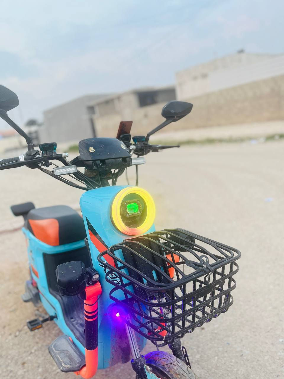 السلام عليكم دراجه x900شركه الكورو
الدراجه نضيفه وجديده الدراجه تحتاج تاير خلفي وجاملغ امامي السعر 550وبيها مجال الدراجه فول مواصفات بطاريات مامتعوبه شاحنه اصليه الكورو الرقم *********** ***********
