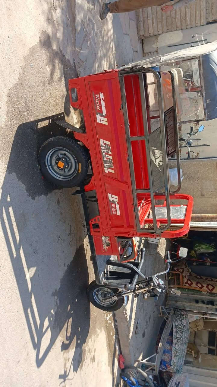 السلام عليكم مكلف بالنشر ستوته شحن الحجم الوسط كل شيء بيها جديد شفتات تخم تاير تخم وياله عشربطاريات تخم جديد وتخم مستعمل البدي مصبوغ السعرمليون وبيهه مجال بسيط بغداد الدوره شارع 60 للاستفسارواتساب *********** أو***********
