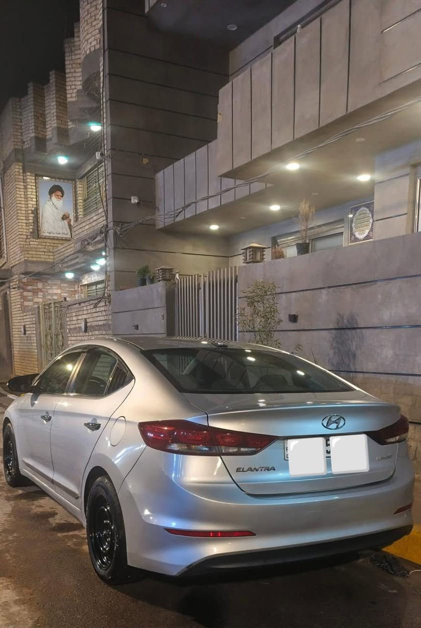 النترا ١٧. وارد أمريكي جاملغ السايق فقط  
لمتد عدا الفتحة 
تشغيل بصمة
 الأبواب بصمة 
الكشنات جلد 
كشن السايق كهرباء 
شاشة وكاميرا 
وتحكم ستيرن جهتين
 مقاعد إماميه تدفئة 
ثلاث وضعيات القيادة
  رادار جانبي 
تحديد مسار 
مانع انزلاق 
سعرها ١٣٠وبيها حق الجية
رقم صلاح الدين دولي جديد 
تحويل ثاني يوم
مكلّف بالنشر 
اتصل على صاحب السيارة 

0771 683 1863
