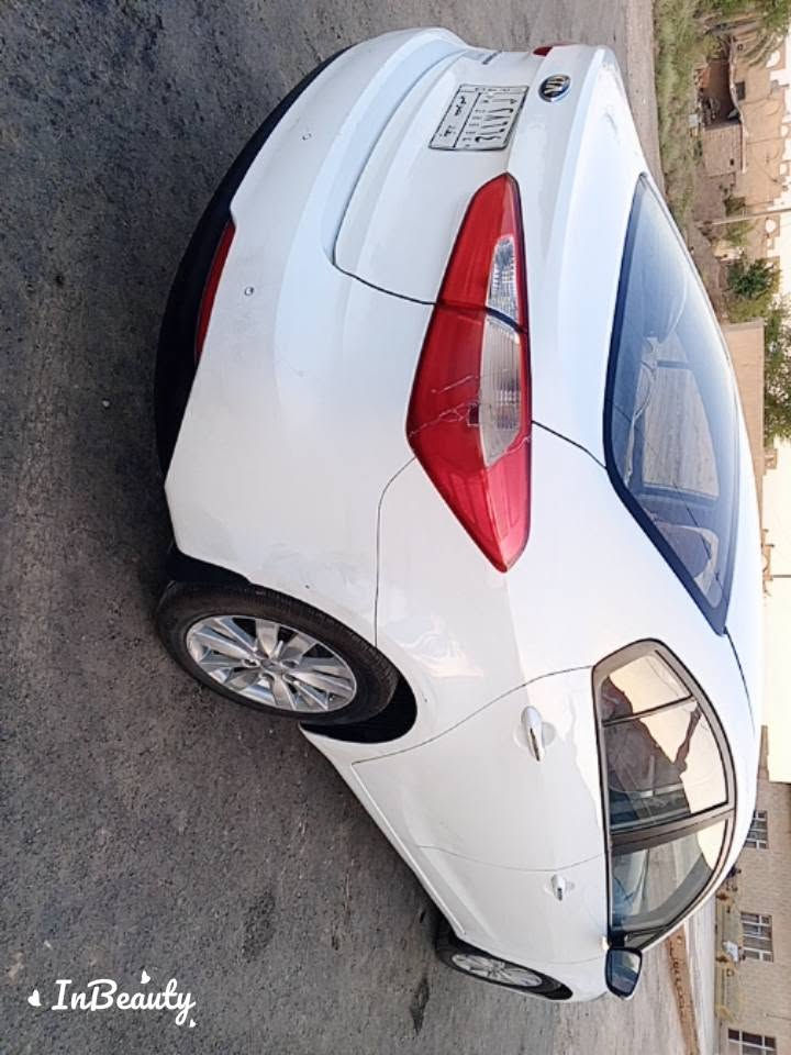 ‏كيا سيراتو خليجي موديل 2016 استيراد خاص
‏فول مواصفات
‏رقم بغداد . مشروع وطني 
‏تحكمات ستيرن
‏شاشه كبيره تاب اندرويد 
‏
‏كامره خلفي 
‏ارضية جلد 
‏فتحه سقف
‏تبريد ممتاز جدا
‏ويل كب  حجم 16
‏كشافات امامي
‏گير اوتوماتيك  + كير عادي  6 نمر . 
‏مكينه 2000 عالي بدون دونز شرط دوش
‏مري شفط اشاير بلمري
انارة ترحيب . 
‏حساس خلفي بلاد
‏5ويل كب
‏حدادية ممتازه 
‏هواي بي مواصفات
‏ملاحظه سياره بيه بارد شبر بالباب الخلفي عكس السايق .. 
‏‏‪***********‬‏
