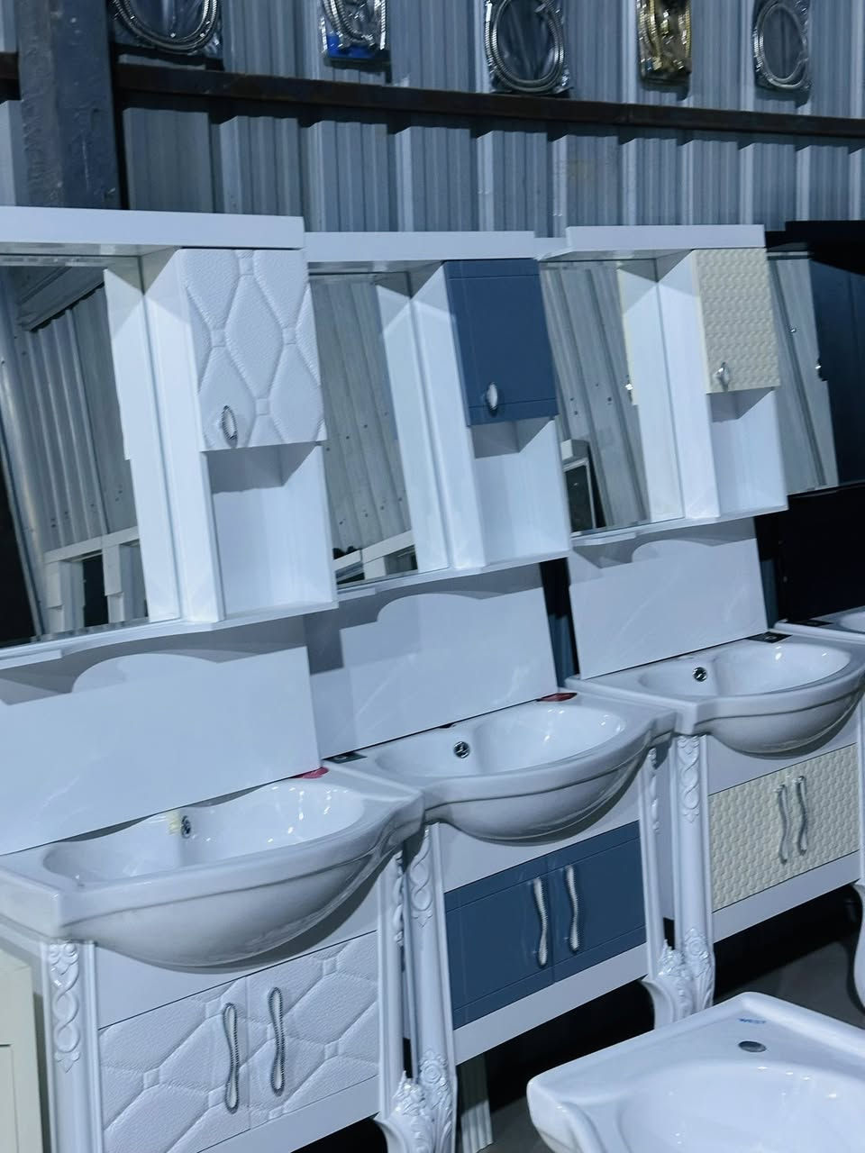 إلى وكلائنا في العراق وصول لدينا مغاسل 60cm إلى شركة جه نكين فرع بابل ***********
