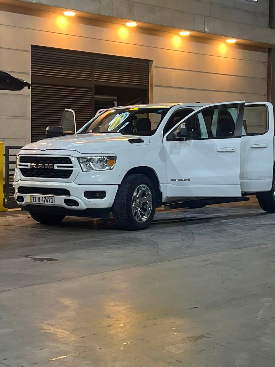 دوج رام 2022 هيـمي وارد امريكي
مواصفات بك هورن فول ماعده الفتحه 
باب طويل 4x4 فئه 1500 شاشه صغير
بجم كبس 
تبـريد ثلج كير مكينه وضع لوكاله ماشيه 94 الف
شرط التحويل السعر 275 
رقم الهاتف *********** مكاني بغداد الرصافه
