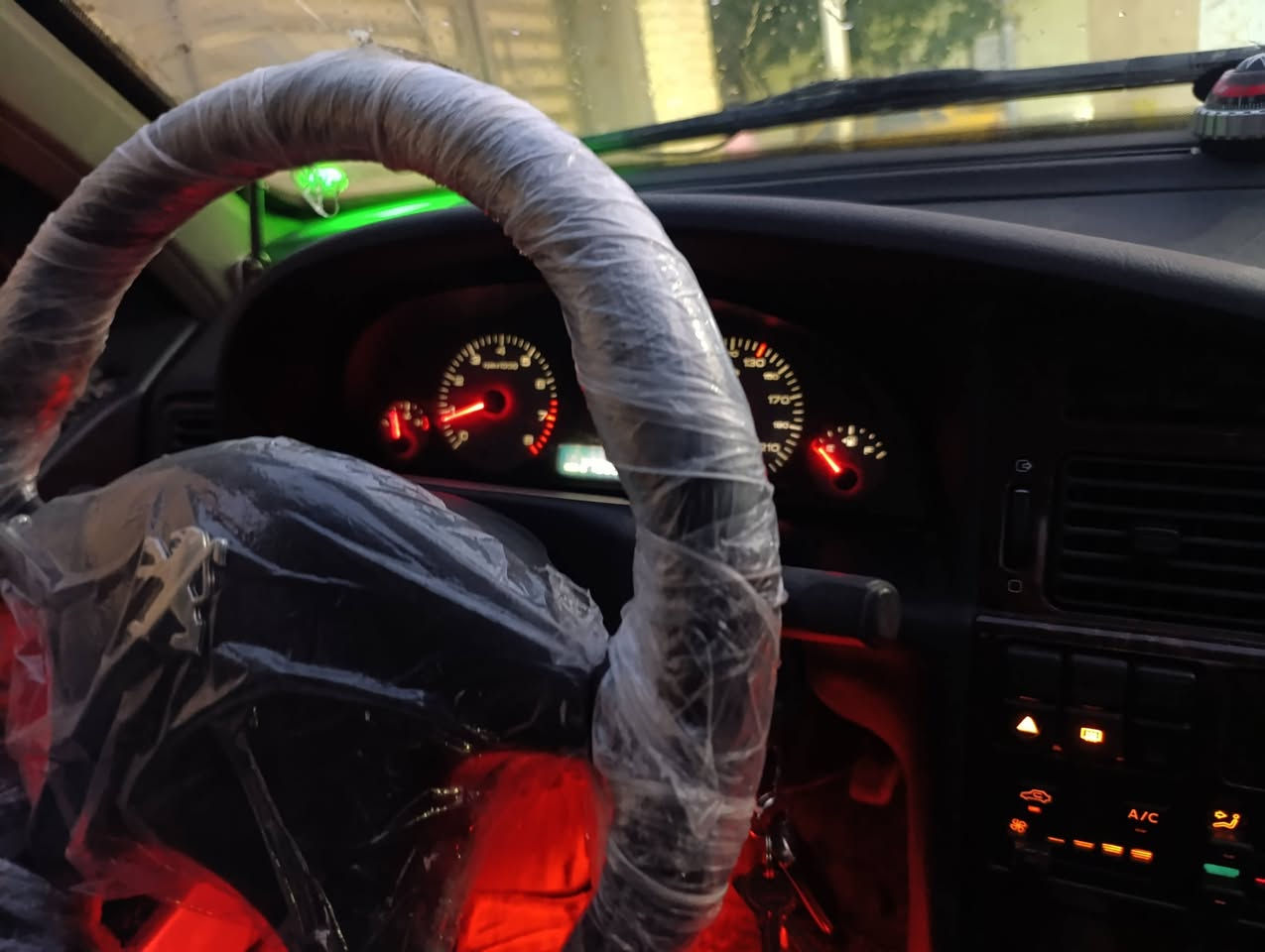 السلام عليكم
بيجو بارص مديل ٢٠١٥ 
بيه باب تبديل خلفي 
سنويا نافذه 
سعره ٣٥ 
ميسان /الجمعيات
***********
