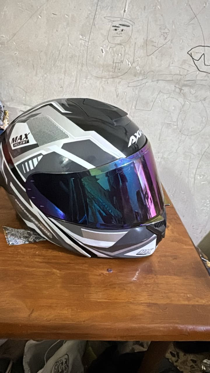 خوذه مال امزون دبل ابطانه قياس L وتلبس M اصليه بيها سماعات جامه الاصليه مالتها مو تغليف 
حلوه ونضيفه شخط مابيها لبيع ب٧٠ بيها مجال مستعجل بخير وتدلل  مكاني حي العدل   ***********
