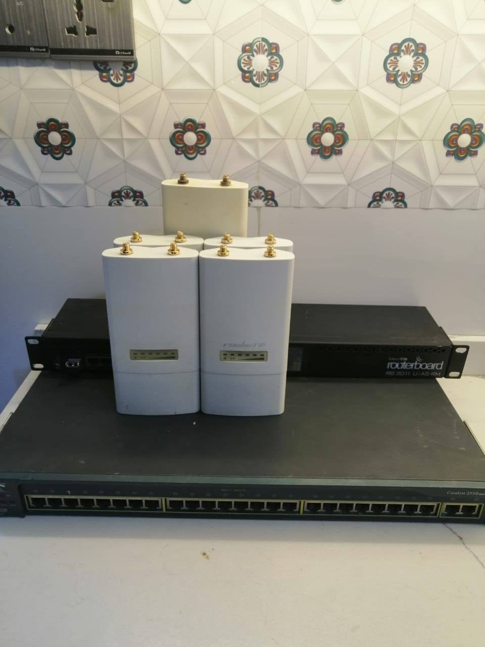 اومني جديد بالكارتون
امني مستخدم 

Lgh60 زوج قطعه جديده جدا

روكت  XM 

روكت XW 4 قطع

عاكس مكزما 850

عاكس مكزما 900

912 6g قطع جدا جديده
زوجين 

بور بيم  عدد قطع نضيفه جدا

سويج 1036 بلاص جديد بالكارتون

سويج. 30111

سويج سسكو 29650

سكتر  زاويه 120  عدد 12 قطعه مع اسميات 

سكتر مع 912 عدد  

5g 912

دش 30 زوج

انتي نويز 26

انتي نويز 23

 راك   6 مع  ڤان سيار مع باج بنل

متوفر توصيل لكل محافظات العراق
***********

ضمان فحص وتشغيل

متوفر اتصال او وتساب
