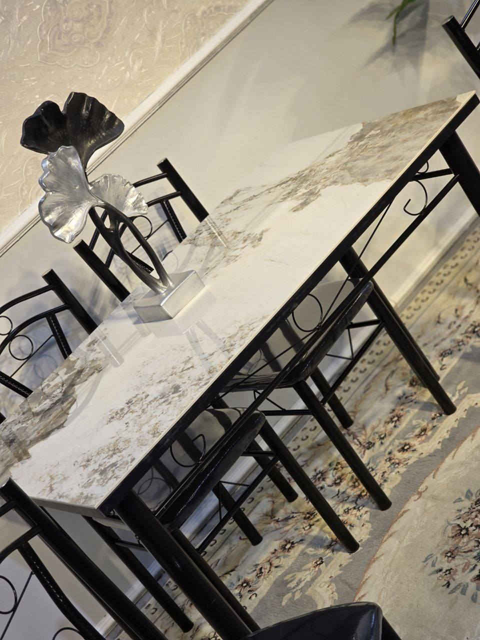 🔥 وصل الجديد يمّنا 🔥
🍽️ ميز طعام مع ٤ كراسي
هيكل حديد قوي + سطح مرمر أنيق ✨
مناسب للمطابخ وغرف الطعام، عملي وشكل فخم 👌
📏 القياسات:
▪️ العرض: ٧٠ سم
▪️ الطول: ١٢٠ سم
💰 السعر: 180دينار فقط 🔥
🚚 التوصيل:
✔️ مجاني داخل بغداد

يوجد توصيل جميع المحافظات للحجز 
*********** واتس اب
