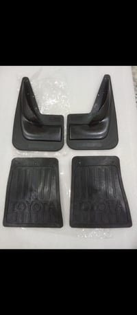 واقيات طين تويوتا بيكم ٨٠ إلى ٩٧ يرهم  طخم أمامي + خلفي سعر ١٥ الف يوج...