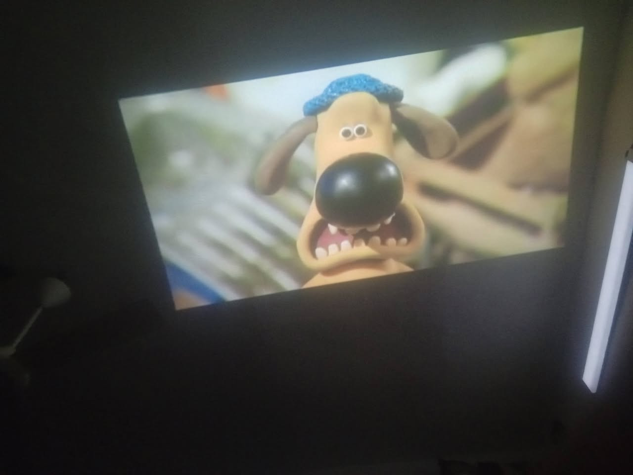 سمارت بروجكتر مع سبيكر كل التطبيقات واي فاي بلوتوث ربط جهاز  *********** 
50الف مع الاسبيكر. ديوانيه فقط ماعندي توصيل
