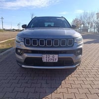 جيب كومباس limited  موديل 2023 لون سلفر سقف اسود بلادي ماشيه 60 الف مي...