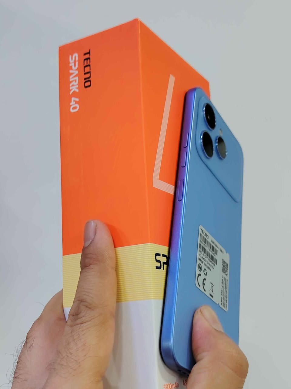 السلام عليكم للبيع تكنو سبارك 40 استخدام اسبوع ذاكرة 256 ملحقات كارتون وكيبل شحن وكفر اصلي ولاسق الشركة فقط راس شحن مفقود السعر 140 الف مكاني البصرة *********** البصرة, العراق
