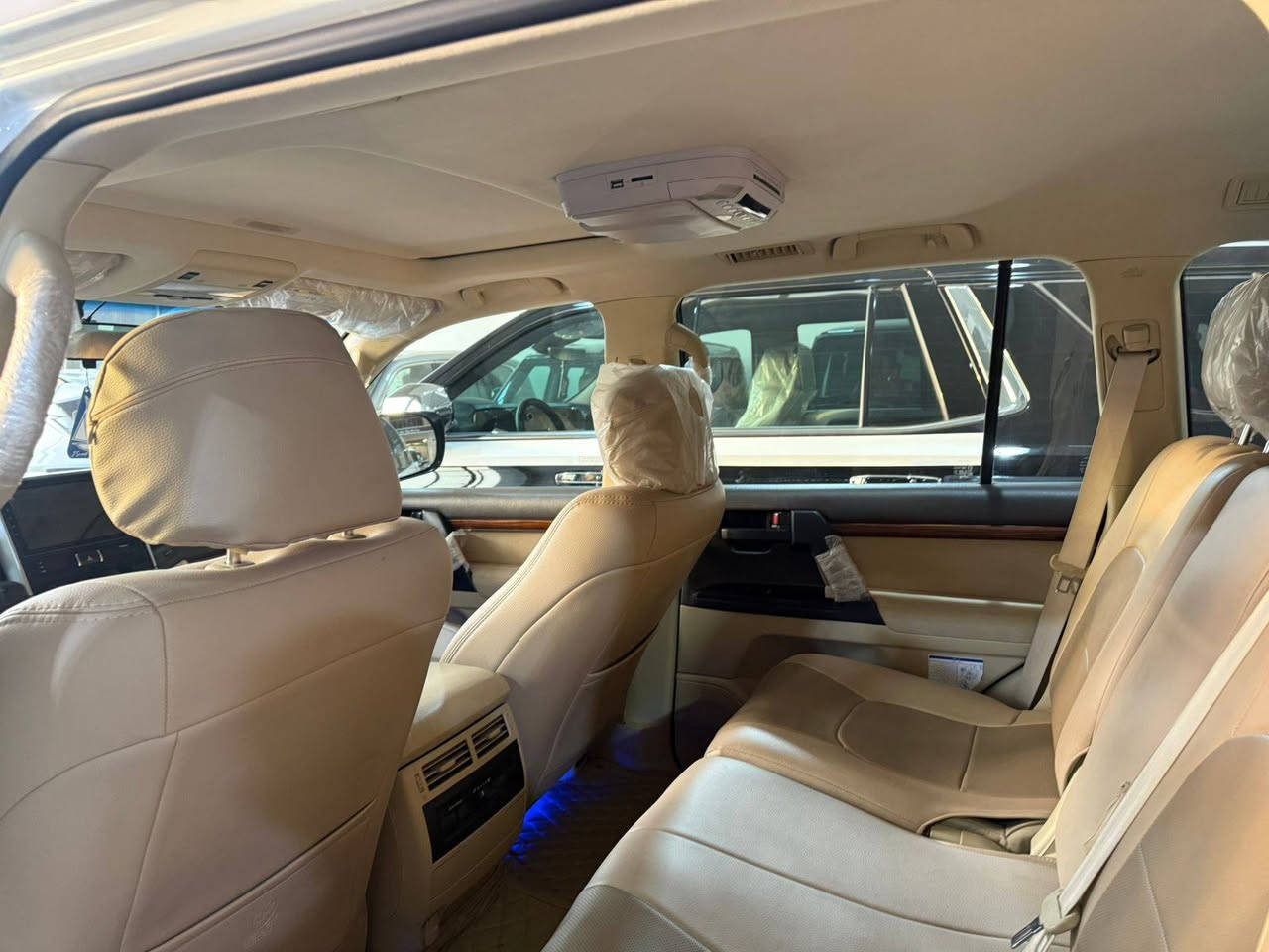 لاندكروز موديل 2017 بريم ماشيه 115 الف مكفوله كفاله عامه السعر المطلوب 480 ورقه  وبيهه مجال ***********
