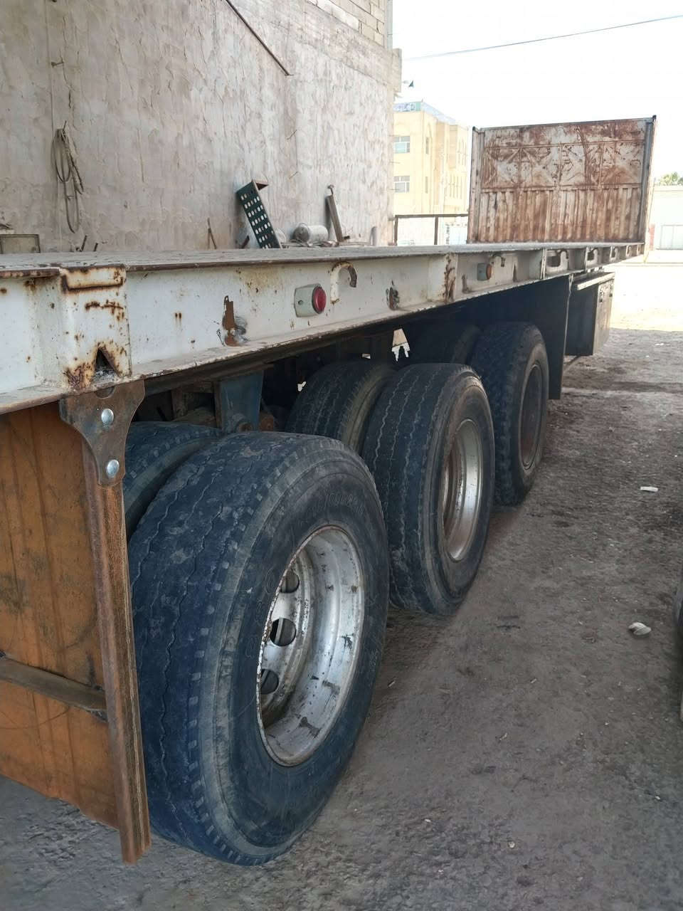 عربانه للبيع حداديه الطول 12 ونص شاصي 16 مكفول ثلاث محاور دناكير مدور 13عنوان حله شارع 80 اتصال ***********
