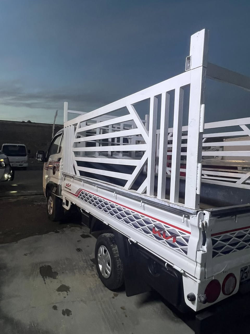 سلام عليكم كيا للبيع موديل 2012 ***********
لاصبغ لا ضربه حيل نضيف رقم إنكليزي 
كير مكينه شاصي شرط سنويه لحد ٢٠٢٧ 
بيها حصه كاز سياره مشالله سياره جاهز 
العنوان كركوك رقم هاتف ***********
