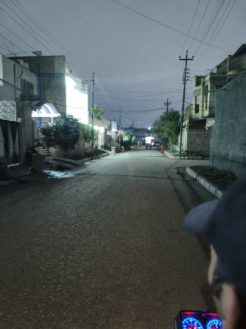 بيت للبيع 
طابو صرف 
المساحه 100 طولاني 🏠
طابق واحد يتكون من 
استقبال +مطبخ +غرفه +صاله +صحيات داخل وخارج 
العنوان . حي الحسين شارع ابو يحيى الفرطوسي 
هاتف ☎️***********/***********
