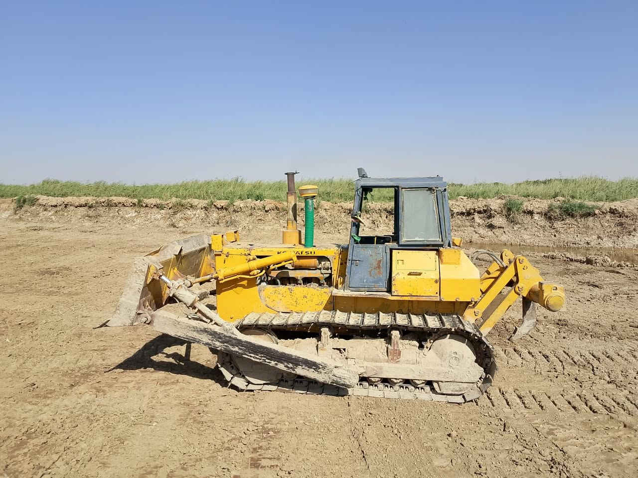 السلام عليكم    اللهم صلي على محمد وآل محمد
بلدوزر للبيع مديل 95
رقم واسط سنويه جديده رقم دولي محرك كفاله كير كفاله 
المكينه خير من الله 
استفسار ***********
