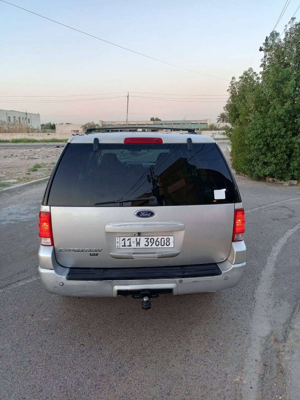 ياالله سلام عليكم للبيع فورد اكسبديشن رقم بغداد انكليزي بسمي
مكينه 8 لا تبخير ولا تنقيص كير تعليك 
تبريد ثلاث قطع 
8 راكب 
دواخل جدد ارضيه جلد 
تخم تاير جديد 
صدر امامي خلفي جديد 
بدون ضربه وصبغ مكفوله 
عليهه ادامه كامله سياره مال جناي 
كهربائيات جاهزه 
83وبيهه مجال. 
***********رقمي بي واتساب 
مراوس. اراوس 
 مكاني بغداد الكرخ البياع
