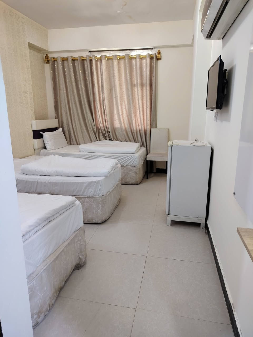 السلام عليكم
تتشرف إداره وفندق ضيوف الحمزه ب استقبال الزائرين الكرام طيله ايام الأسبوع وبانسب الأسعار
الموقع كربلاء باب السلالمه قرب فندق سفير كربلاء
للحجز والاستفسار التواصل على الرقم ***********
