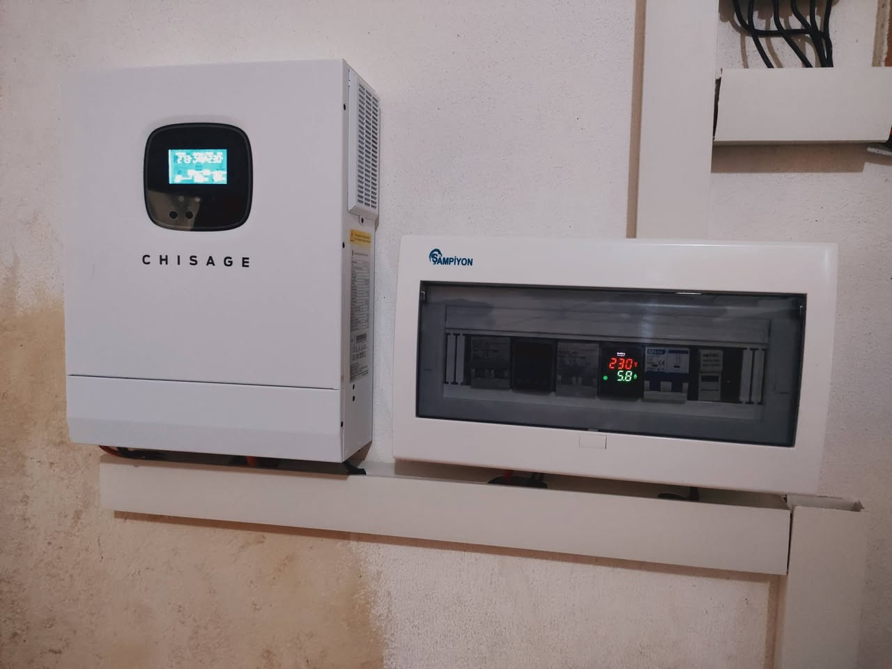 📍بعقوبة_الامام المحسن
تم تنصيب طاقة شمسية (شركة شيساج)
بقدرة 10امبير نهاري☀️ 8امبير ليلي🌖

تتكون المنظومة من انفيرتر بقدرة5 kw✅
وبطارية بقدرة 3.5 kw✅+بورد سيطرة متكامل✅
مع هيكل حديد مغلون لالواح شركة جينكو عدد 5✅

ضمان البطارية 5سنوات حقيقية✅✅
ضمان الانفيرتر 2سنوات حقيقية ✅✅

للتواصل :
*********** المهندس صالح الحربي
*********** محمد صالح الحربي
