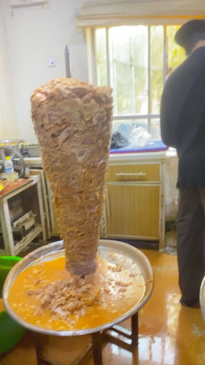 سلام عليكم شيف سنكات غربي بيزا مقبلات كص متفرغ للعمل بغداد ‪0777 572 5551‬
