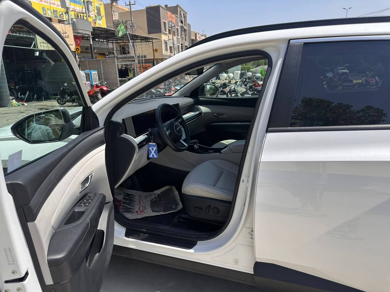 هيونداي توسان 2025 sel sport وارد امريكي دخول جديد 
السيارة فول مواصفات ماشية 21 الف محرك 2500 بانزين
-فتحة 
-شاشة متصلة
-فور ويل
-اربعة انظمة قيادة 
-تحكمات ستيرن
-سياقة ذاتية 
-كير 8 سرعات اوتو هولد بريك دكمة واطفاء وتشغيل ذاتي اوتو ستوب
-داخل جلد ملكي كشن وجنطة كهرباء 
هواية بيها مواصفات 
حادثها تبديل بنيد فقط صور حادث بالمنشور نفس لون والجنطة بيها بارد على كد اصبعين والقمارة هم رصعة صغيرة مال نقل مأشر عليهم بالصور مال نقل مصلحة كاملة السيارة 
مكان السيارة بغداد السعر 189 بيها مجال بدون رقم السيارة .
اعتذر عن المراوس 
للاستفسار الاتصال 
*********** بغداد, العراق
