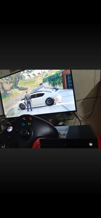 Xbox oneللبيع شغال كامل معانو يده وحده اصليه سعرو ١٤٠ بينو مجال سيط شا...