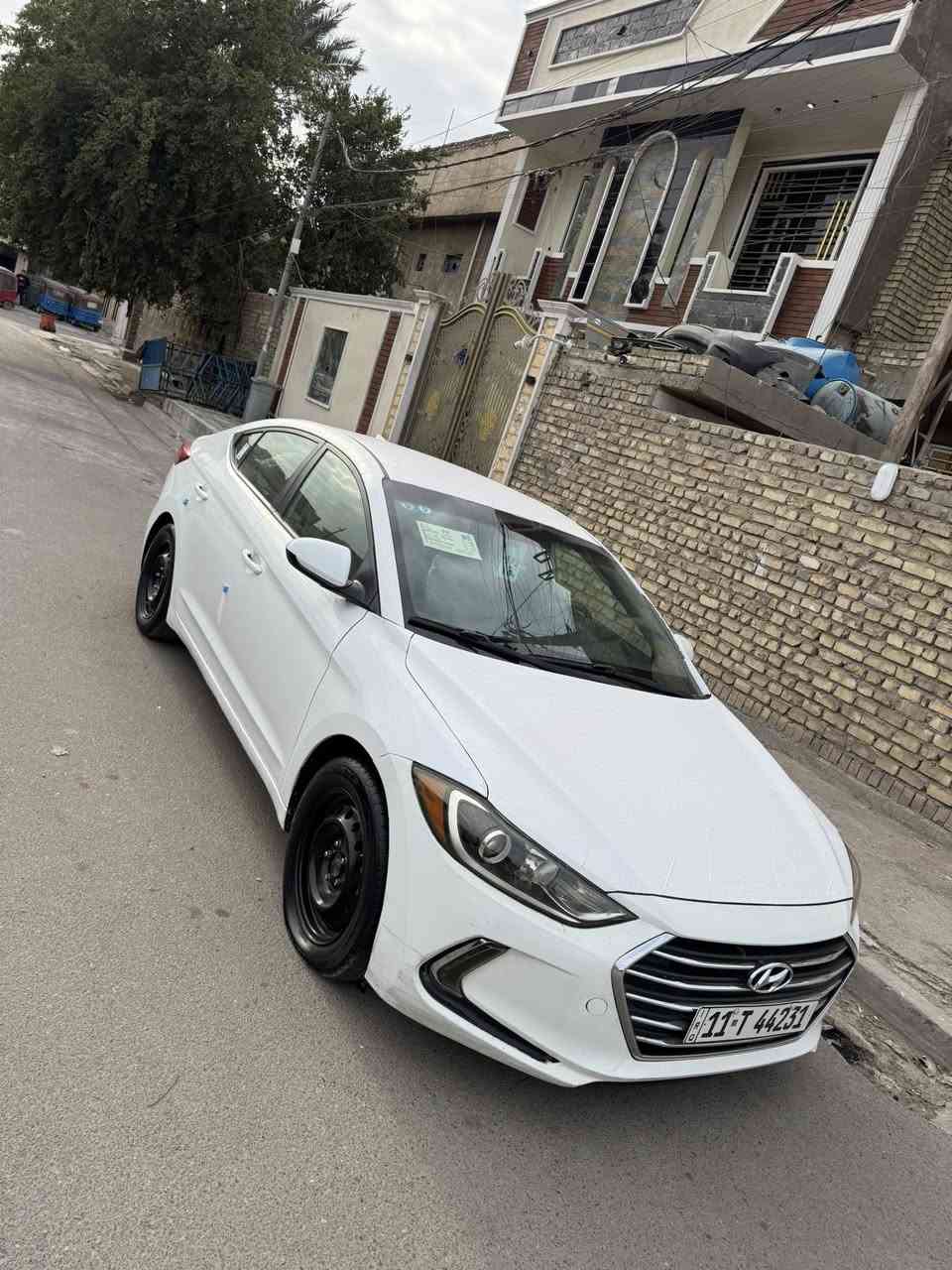 السلام عليكم.  ❤️❤️
النترا 2017
محرك. 2000 
سيارة جديدة 
مدوشمة عام 
تخم تاير جديد 
كير ومكينة كفالة وممفتوحات

وارد امريكي 
حادثة وصور وسونار موجودة
صبغ بنيد (((
((وبيهة شوي كشور علا حطتهن عايفهن))
 بيها طخه حافه البنيد  صطحي
بدون ايرباك شوصي لغود مكفولة

السعر.      117$$.   
 العنوان بغداد

للتواصل  ***********
