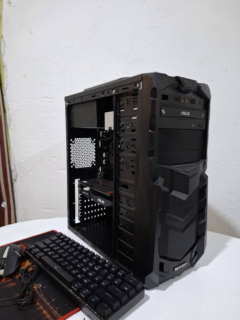 تجميعة كيمنك للبيع
CPU: CORE i5-6600

GPU:ASUS GTX 1050 TI 4GB 

RAM: 16 GB DDR4

M.B:ASUS H110M-K

HDD:500GB 

SSD (sata) :128GB

P.S: 500W
كيبورد كيمنك ماركة DIERYA ميكانيكي 

***********
