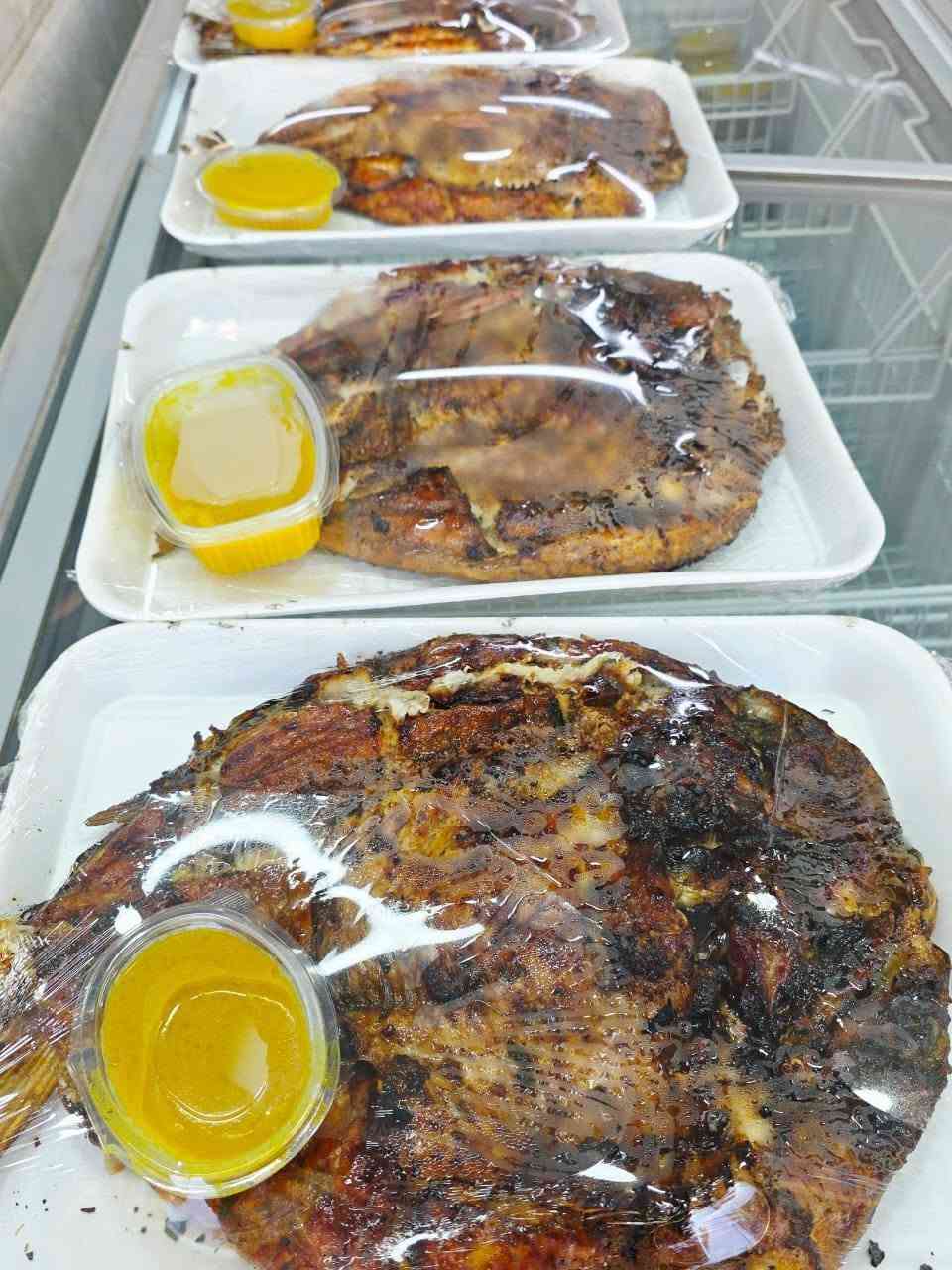 السلام عليكم أهلنه وناسنه الطيبين
سمك 🐟🐟🐟🐟مسكوف 
مع العنبه وطرشي 
وتمن احمر 
دجاج حي على الفحم 
العنوان مدخل B  الجديد مجاور علوه ليمونه 
***********واتساب

توجد خدمه توصيل
