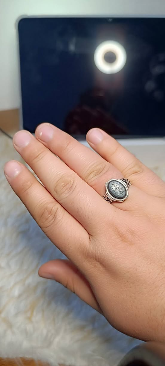 اللهم صل على محمد وال محمد
خواتم متوجة كل من در نجف الاصلي ذمة روعة من جمال و حديد صيني المنقوش في يوم 27 رجب  الجلالات السبعة•🌹🌹
يوجد توصيل جميع محافظات العراق 
*********** ⭕⭕⭕
