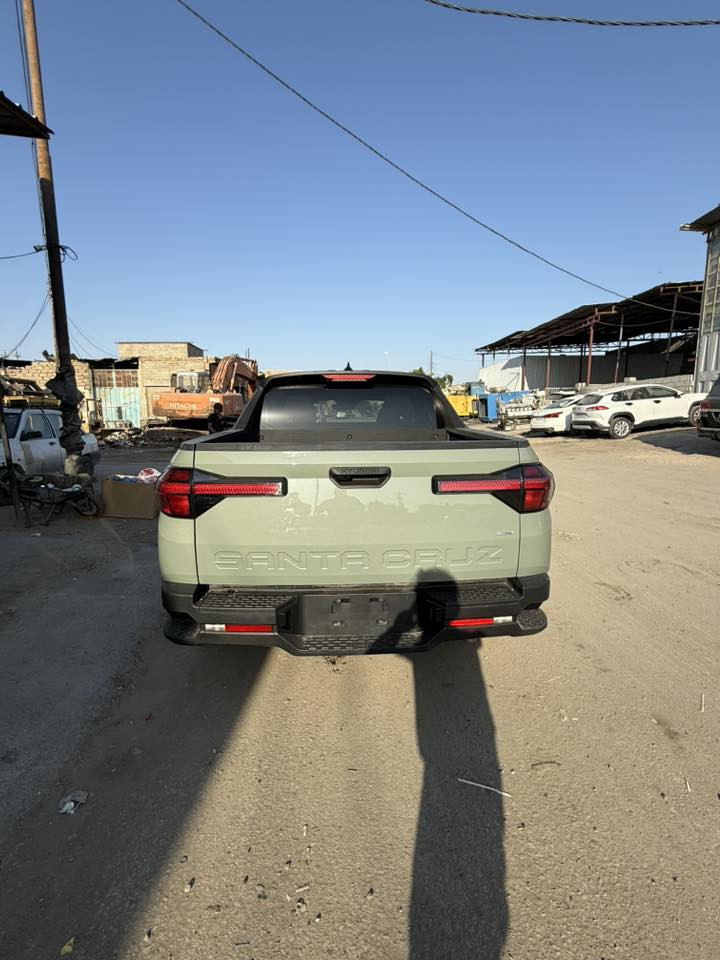 السلام عليكم للبيع سنتا كروز 2024 حادث موضح بلصور السيارة زيرو ماشية 2000 وحادث خفيف للبيع فقط بدون مراوس فول مواصفات ما عدا الفتحةوالسيارة  فور ويل  ورادارات وبيها بعد هواي مواصفات السيارة موجودة في كربلاء بدون رقم بسعر مناسب***********
