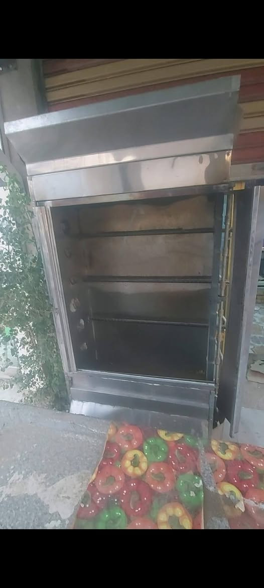 محل دجاج للبيع جاهز وغراض كاملة مع شواية
العنوان ناصريه الاسكان الصناعي 
للاتصال ***********
