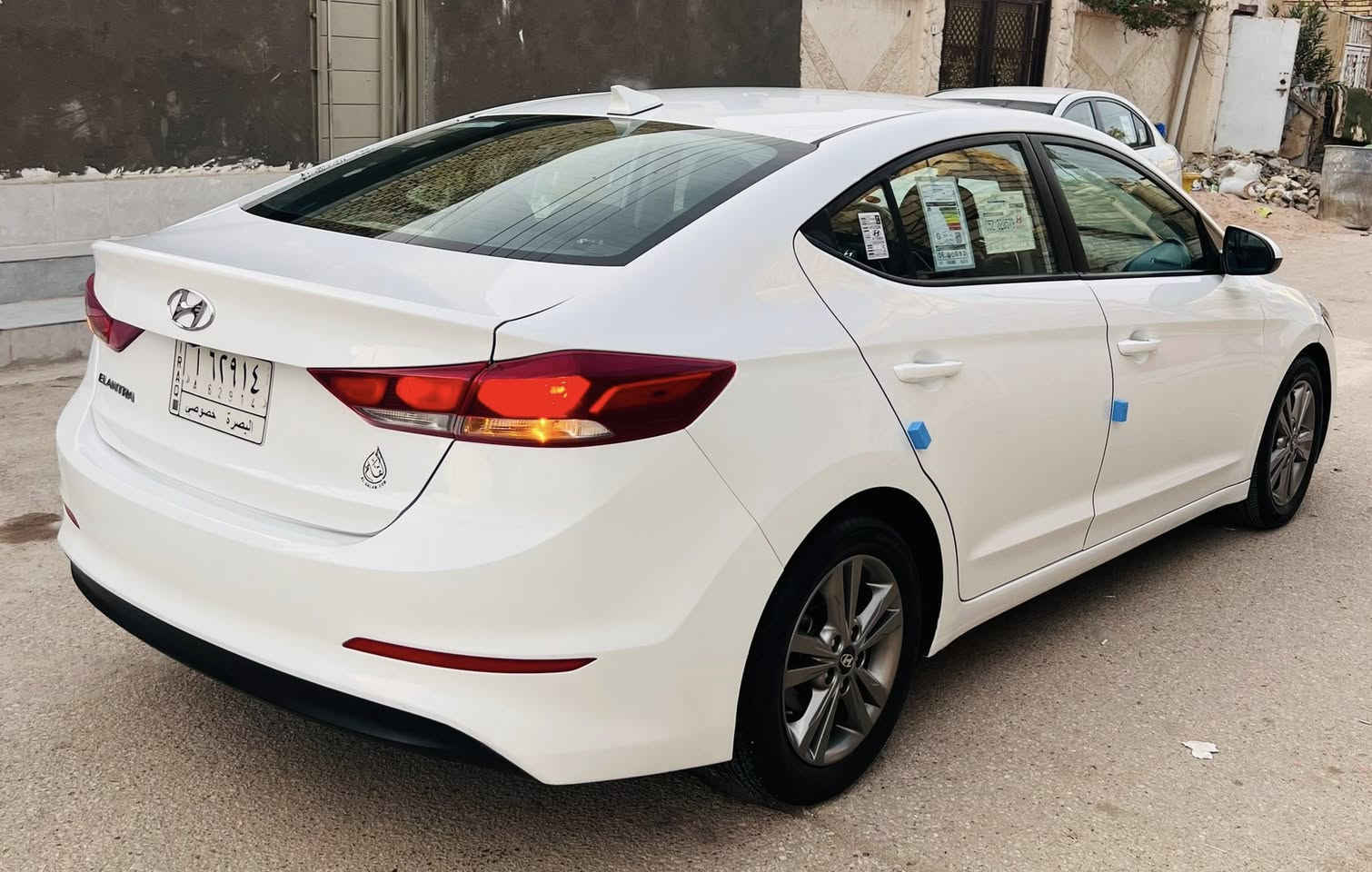 اللهم صل على محمد وال محمد
السلام عليكم ورحمه الله وبركاته 

النترا 2018 وارد امريكي رقم بصره تحويل مشروع وطني سنويه لغايه 2028 السياره مكفوله من الضربه والصبغ بيه تبديل الجاملغ الامامي الايسر اصلي نفس اللون بدون اي ضرر داخلي فقط والباقي مكفول السياره لادحجات ولاشخوط جديده جدا احلى من الصور بهواي محرك 2000 دووش جاهزه السياره من كلشي مكينه وكير شرط الفحص حداديه 100/100 تبريد ثلج تدفئه تخم تاير جديد السياره بيه تراي وقياده تخبل مواصفات شاشه كبيره كامره دواره رادار جانبي نقطه عمياء ثلاث انضمه للقياده كروز سرعه لاقط فول تحكم بالستيرن ويل كب مكان السياره الناصرية السعر 122 للاستفسار ***********
