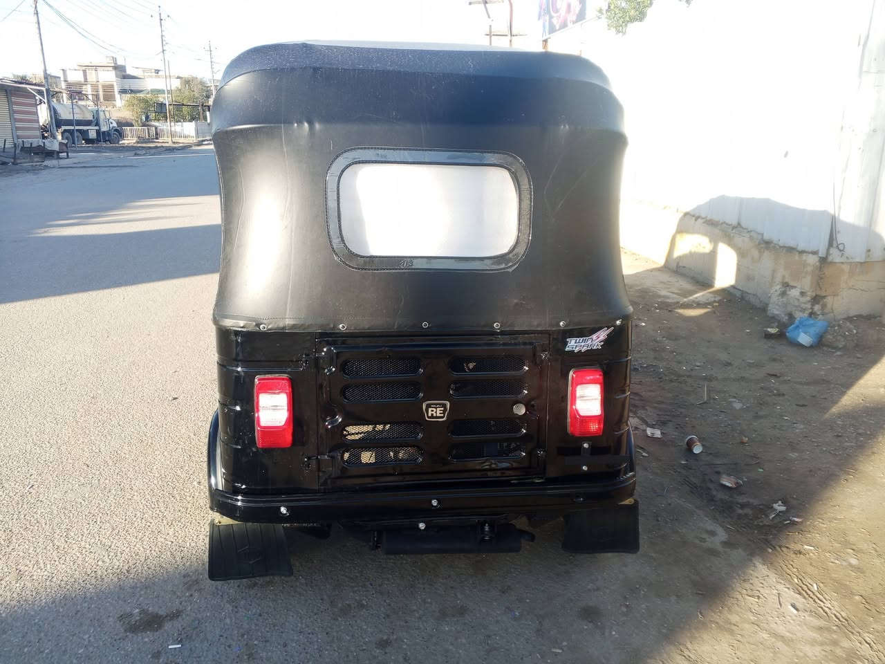 سلام عليكم تكتك 2017 رقم أو سنويه بغداد بسمي تحويل ثاني يوم بيها تعمير كاعيه سائق مبدله اصليه شركه او جارده صبغتها عام تكتك حلوه أو جديده مابيها نقص  ول صبغ جماليه بس مكاني بغداد الرشاد *********** اتصل وتدلل
