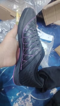 حذاء صالات • قياس ٤٢ • فيتنامي