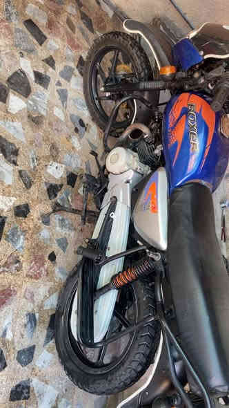 السلام عليكم 
شباب بوكسر بدون اوراق اكفلهة من السرقه مديل 22اي نقص مابيهة دراجه تخبل محرك مامفتوح ابد 950 بيهة مجال عنوان بغداد جديده 
***********
