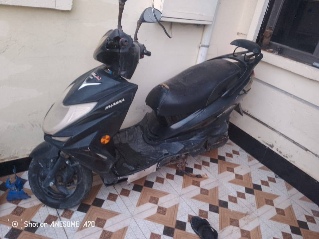 السلام عليكم 
دراجة اوتوماتيك مكينة مال ماكس  يرادلهة بس بستم بدون اوراق ابيعلك كوم حديد السعر 100 قفل 
للتواصل ***********
