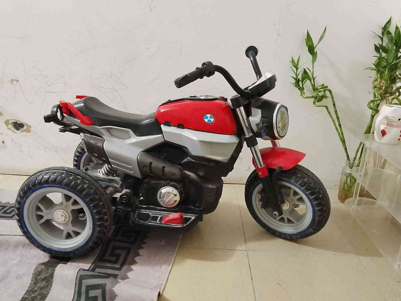 سلام عليكم دراجه شحن اطفال جاهزة من كلشي بطاريات جديدة مستعمله قليل
السعر 65 الف مكاني 
نجف / كوفه / حي ميسان 
رقمي (***********) بي واتساب
