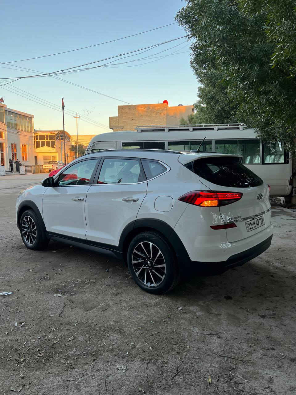 السلام عليكم 
توكسان 2019 خليجي الكاصد
ماشية 57 الف وعالفحص 
وجديدة السيارة وظع الشركة مملعوب ببرغي منها 
بأسمي شرط التحويل 
مكينة 2000
فول مواصفات 1/1
السيارة كفالة عامة عدا رصعة بارد 
ورصعة حصوة بلباب الخلفي الايمن 
سبير منازل 
والسيارة مثل موواظحة كدامك كل التفاصيل والمواصفات 
ب207$ 
مكاني بغداد 
للاتصال..***********
