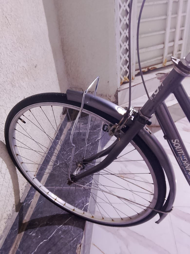 السلام عليكم بيسكل باله ياباني السعر 115ألف وبي مجال قليل العنوان البصرة ***********
