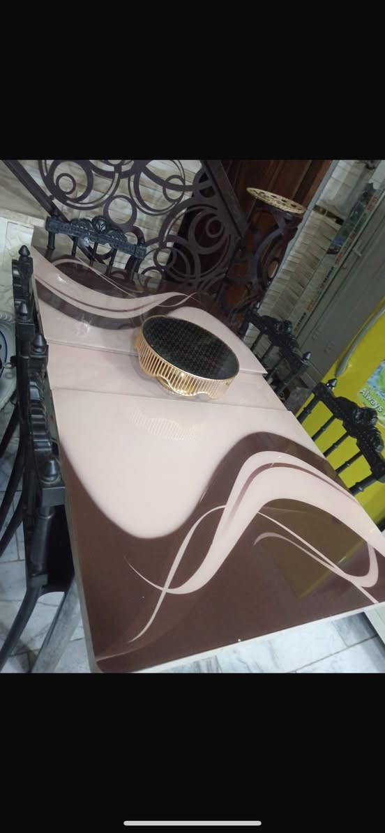 صوبه ٥٠ الف والميز هوه وكراسي ٦مرمر كلش نضاف ١٥٠ حي القاهره ***********
